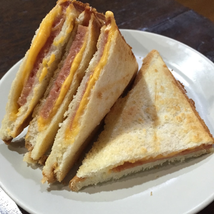スパムとチーズのホットサンド レシピ 作り方 By およねこ45 楽天レシピ スパムとチーズのホットサンド レシピ 作り方 By およねこ45 楽天レシピ